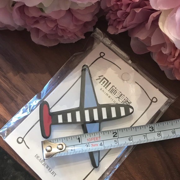 Single Engine Airplane Acrylic Brooch Lapel Pin - Picture 3 of 4